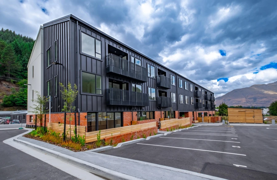 Extenal view of Takiwai across the carpark. 